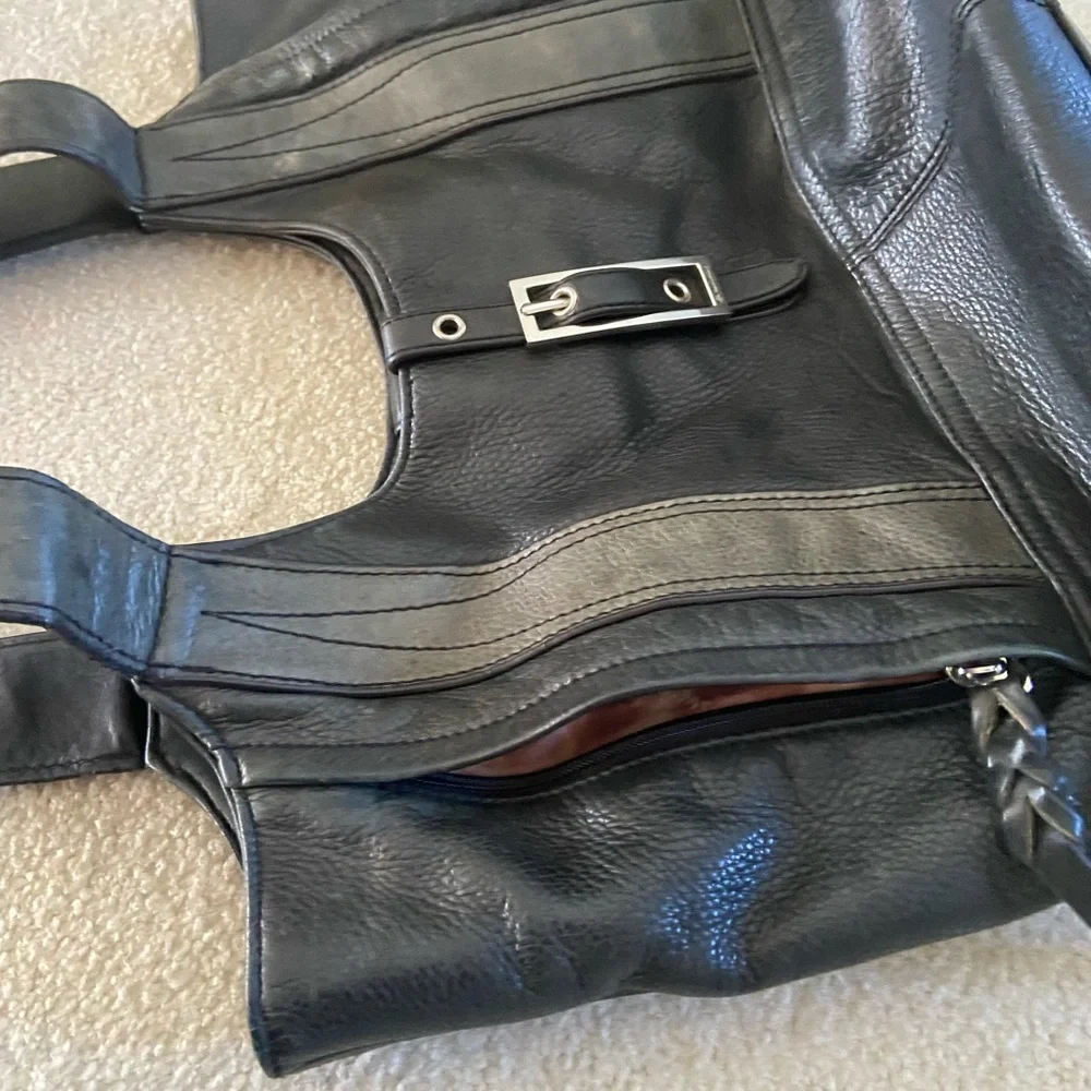 B Makovsky leather shoulder bag,black/gray with silver hardware, animal print